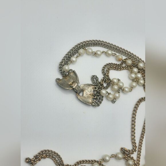 Vintage gold pearl triple strand chain necklace - Picture 8 of 9